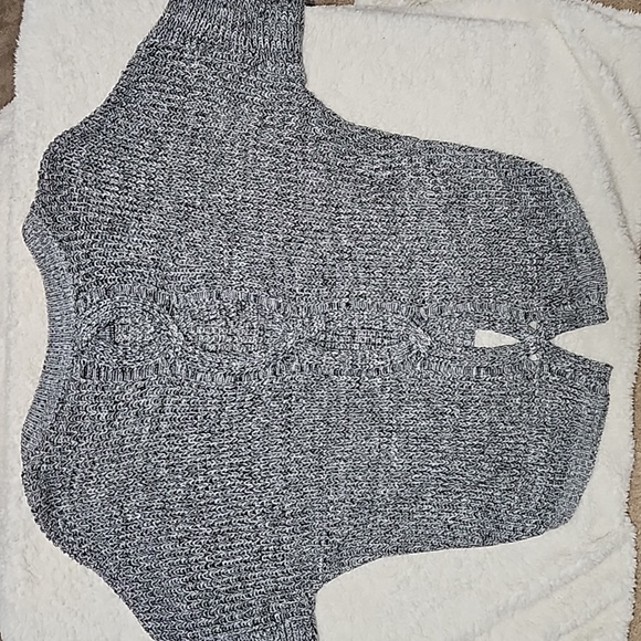 Express High-low Sweater with cutout detail, NWT - Picture 4 of 5